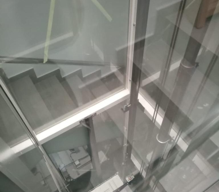 INSTAL·LACIÓ ASCENSOR PANORÀMIC A CASA UNIFAMILIAR – TERRASSA