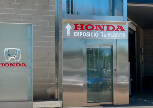 Instalación ascensor en concesionario Honda (VÍDEO)