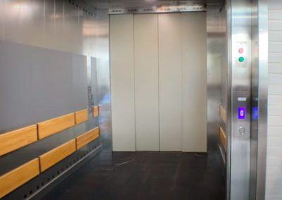 Instalación de ascensor mixto en fábrica (VÍDEO)